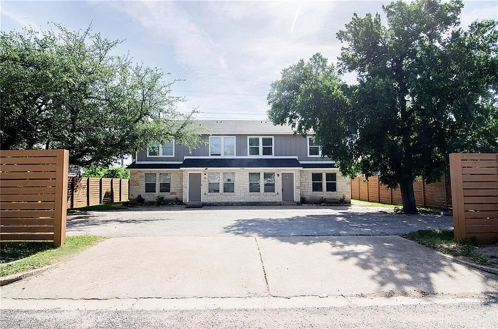 2 bed, 1.5 bath, 1020 sqft, $1,395 — Photo 2