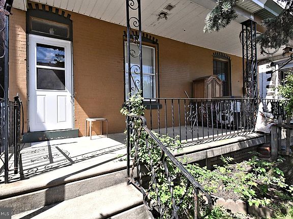 3rd image of 328 Roxborough Ave