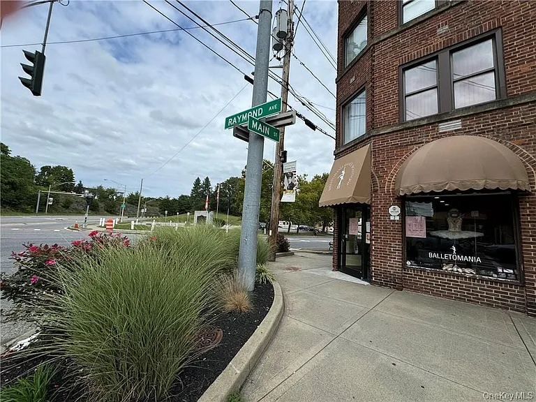 2 Raymond Ave #2A — Photo 24