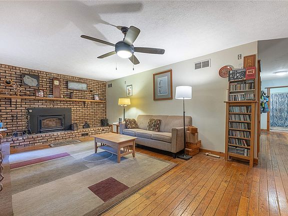 5th image of 205 E Main St