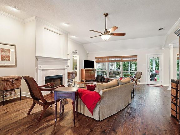 4th image of 30423 Woodland Dr