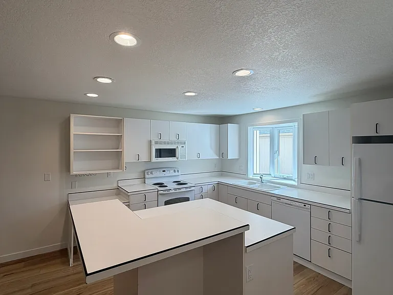 1050 NE Butler Market Rd #20 — Photo 10