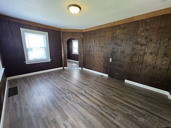 3rd image of 1212 Forest Ave