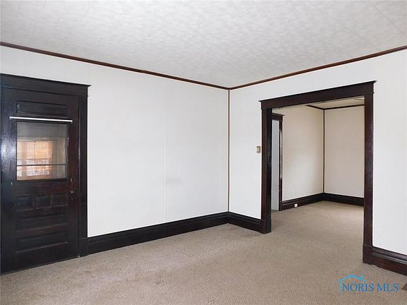 3rd image of 700 Vine St