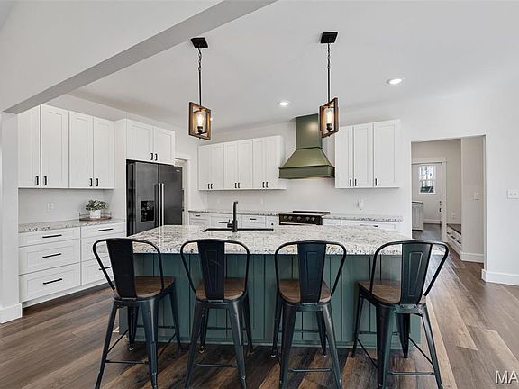 3rd image of 5601 Forest Dr