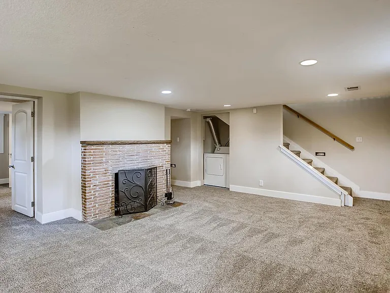 1596 S Lincoln St — Photo 16