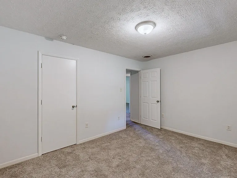 8614 Burleson Ln — Photo 19
