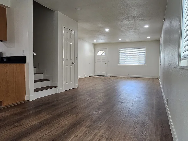 2522 Orange Ave #E — Photo 2