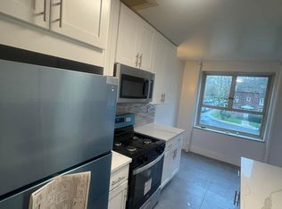 64-19 186th Ln #B, Fresh Meadows, NY 11365