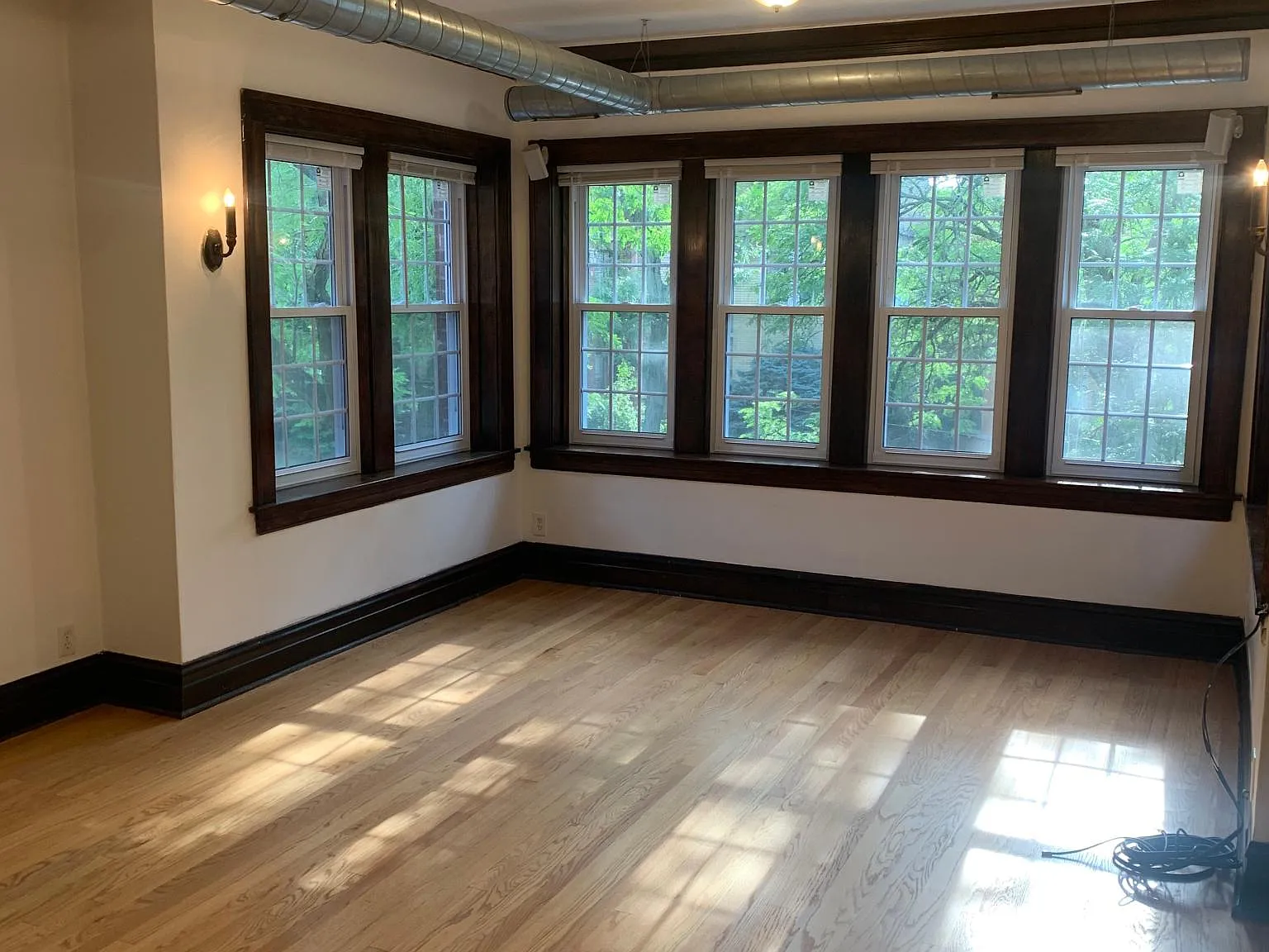 6435 N Seeley Ave — Photo 3