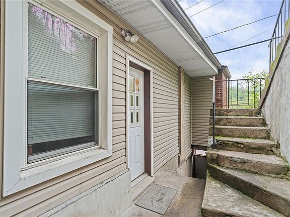 4th image of 324 Greenfield Ave