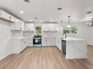 861 Woodcrest Dr, Hurst, TX 76053
