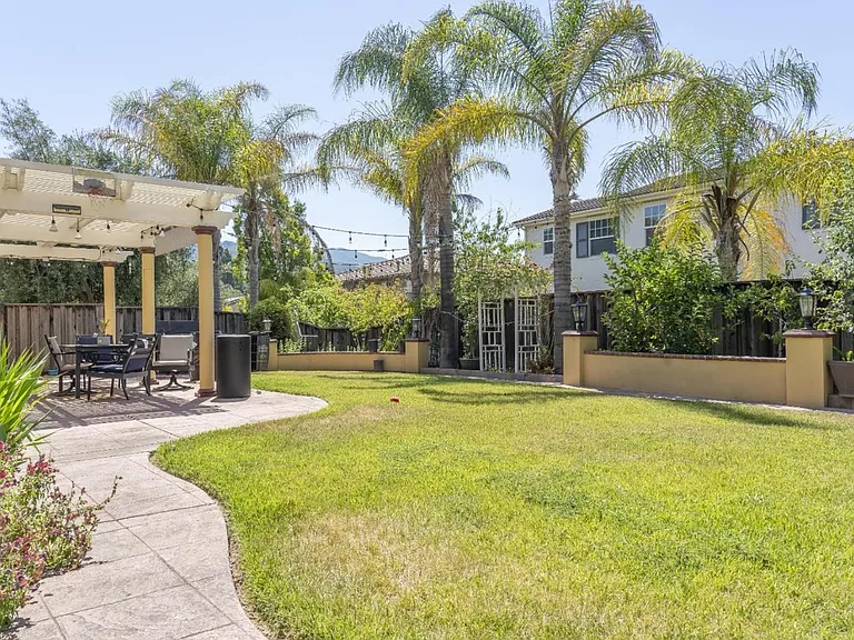 1101 Macias Ln — Photo 2