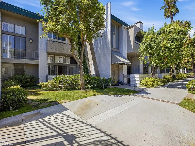 5305 White Oak Ave #D — Photo 3