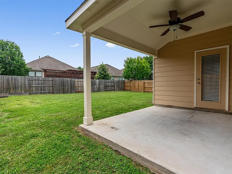 3021 Angelina Ct — Photo 32