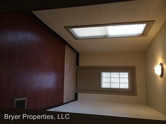 3rd image of 464 Poplar St