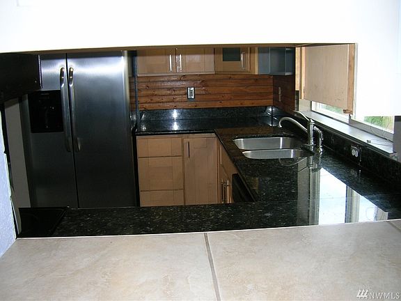 5th image of 1238 S Cloverdale St