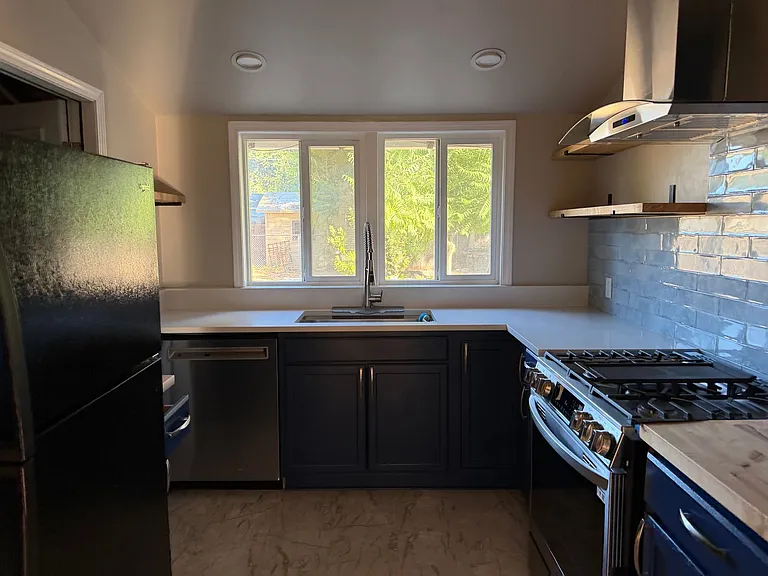1921 Maryland Ave — Photo 2