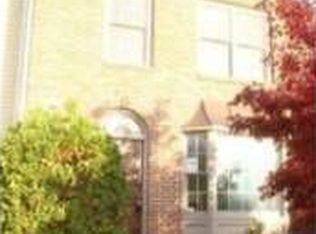 6935 Compton Ln, Centreville, VA 20121