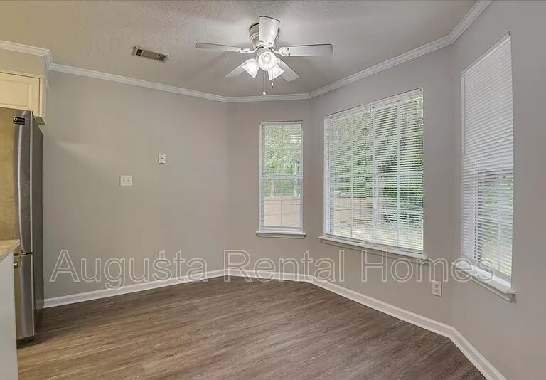 690 Monroe St — Photo 11