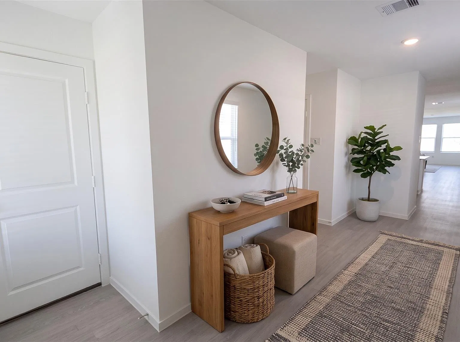 4 bed, 2.0 bath, $2,249 — Photo 2