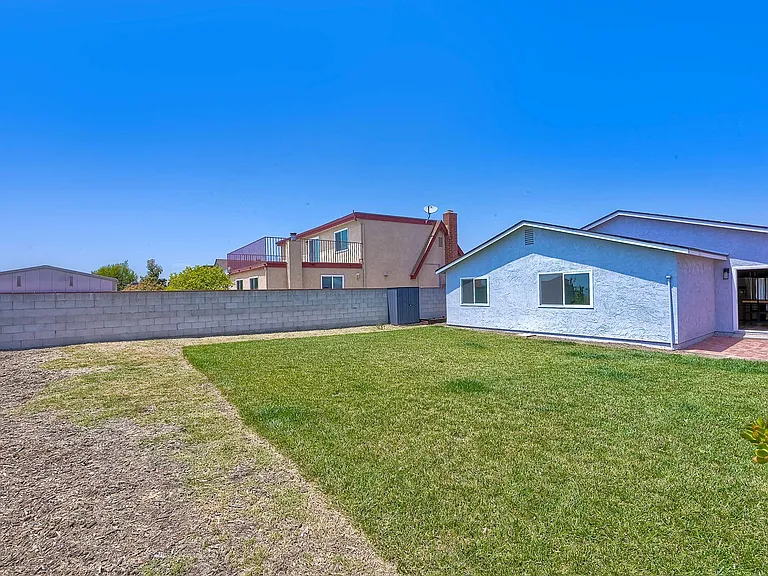 2436 Luther St — Photo 22