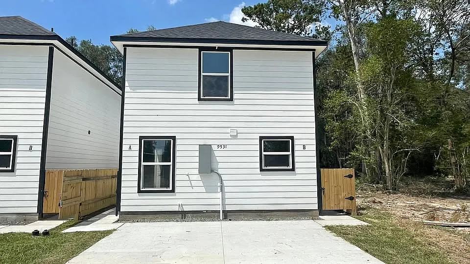 3 bed, 2.5 bath, 1150 sqft, $1,604 — Photo 1