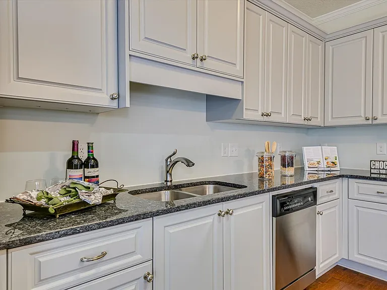 5564 Connor Dr — Photo 16