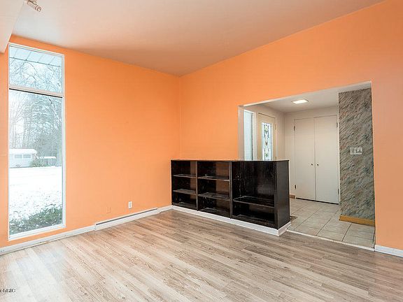 5th image of 774 Southgate St