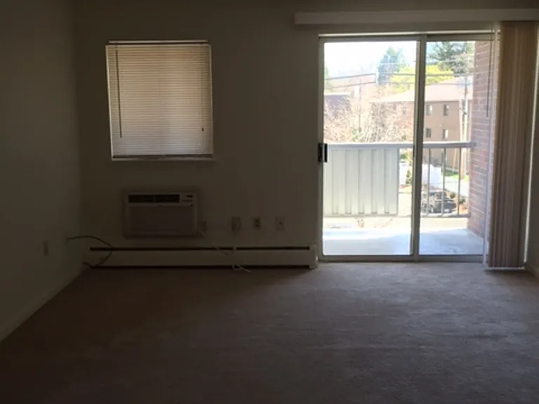 Residences at Riverside — Photo 12