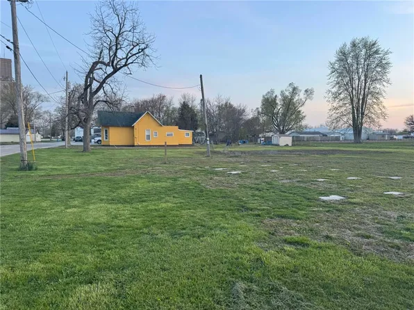 219 Morton Ave, Paris, IL 61944