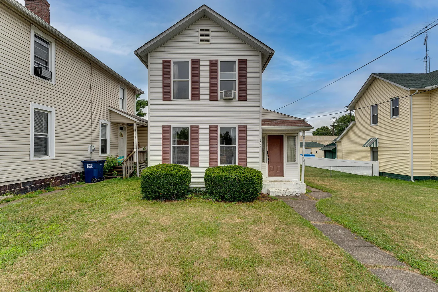 492 Maple Ave photo 1