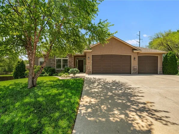 704 Meadowlark St, Blue Springs, MO 64014