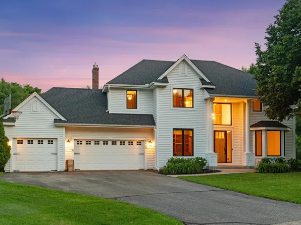 6699 Mulberry Cir E, Chanhassen, MN 55317