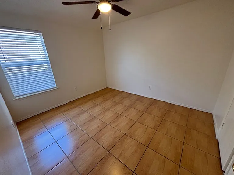 1008 Rock Springs Dr — Photo 29