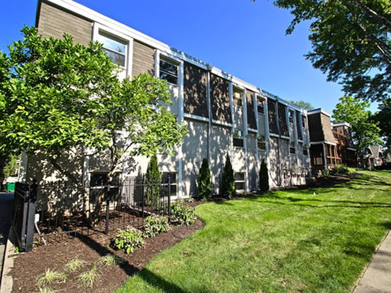 4415 Jefferson St — Photo 2