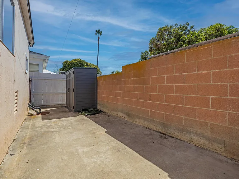 5266 Cass St — Photo 19