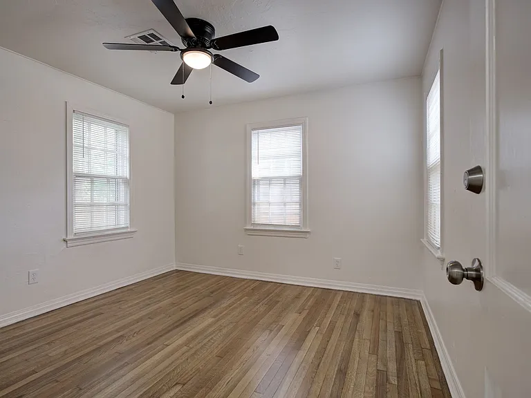821 NW 48th St — Photo 32