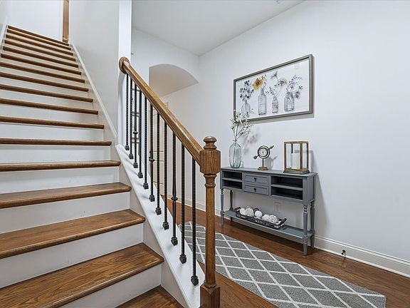 4th image of 405 Waterbrook Dr