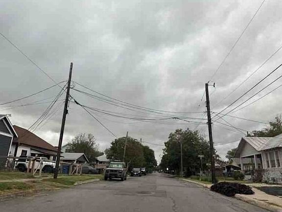 Exterior Neighborhood (street photo)