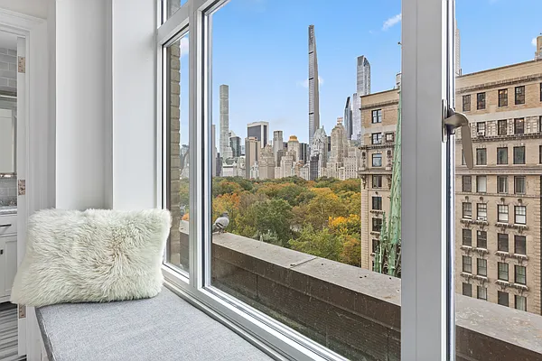 Sold by Compass | media 9