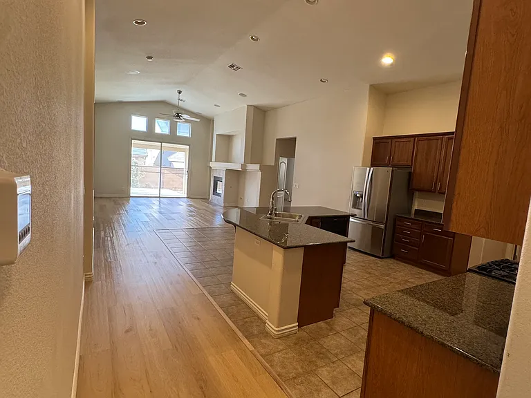 2516 Alma Lidia Ave — Photo 11