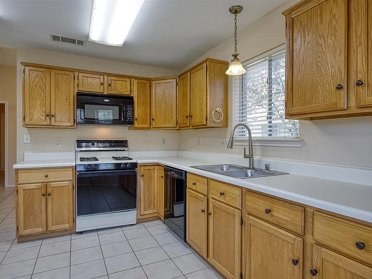 1411 Rivercrest Blvd — Photo 7