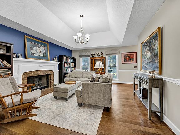 5th image of 148 Silverstone Rd