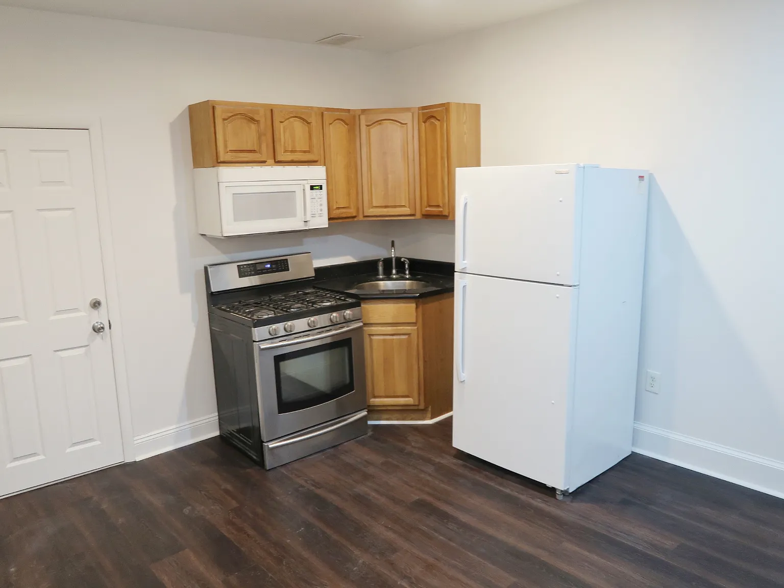 1 bed, 900 sqft, $1,000 — Photo 3