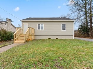 7820 3rd St, Masury, OH 44438