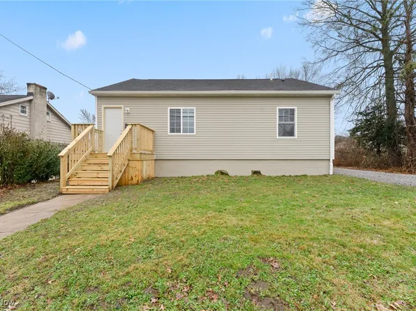 7820 3rd St, Masury, OH 44438