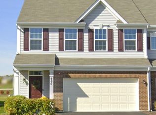 960 Sears Cir, Elburn, IL 60119