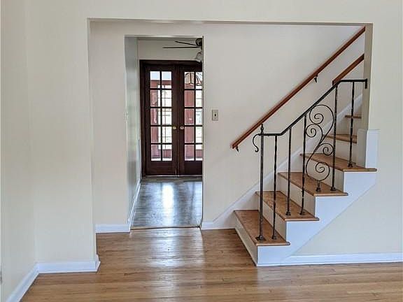 3rd image of 24100 Effingham Blvd