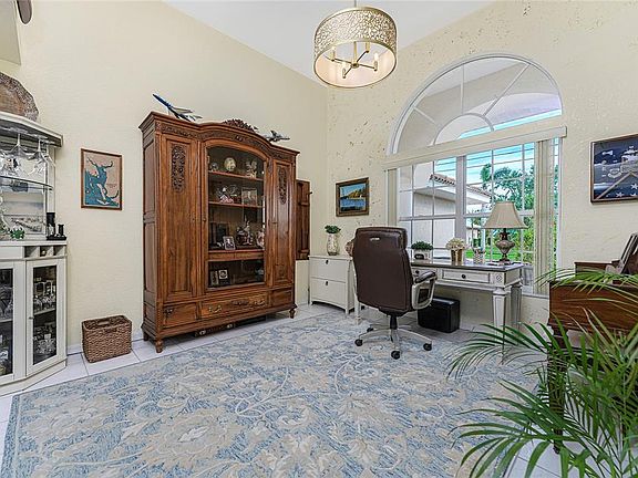 4th image of 384 Monaco Dr